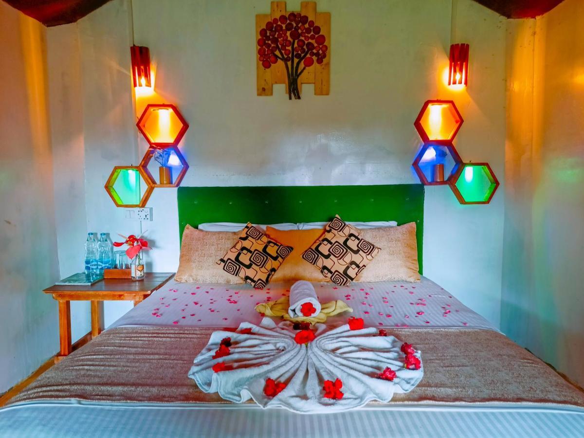 Experience The Comforts Of An Amazing Treehouse Сигирия Экстерьер фото